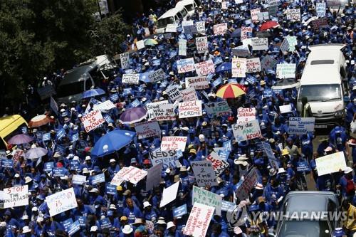 남아공서 '전력난 항의' 대규모 시위…"참을만큼 참았다"