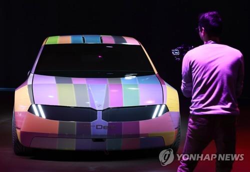 '무빙 스마트폰' SDV 진화중…글로벌 車업계, SW기술개발 사활