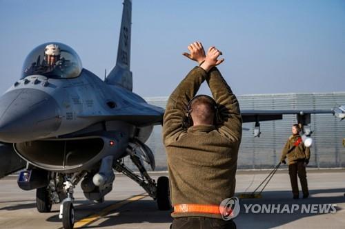 "미 국방부서 우크라에 F-16 주자는 여론 높아져"