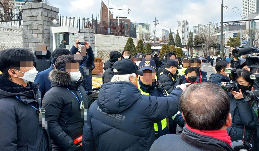 이태원참사 유족 "대통령이 사과·진상규명 등 요구사항 외면"