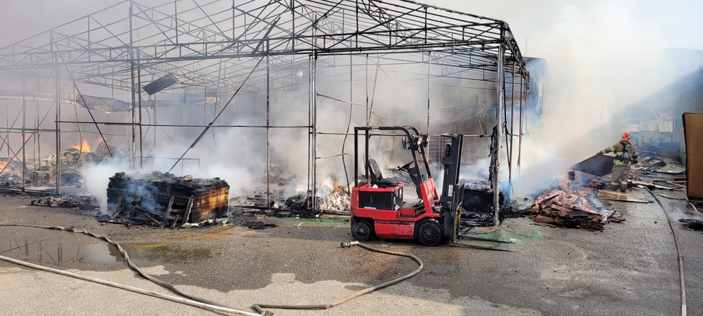 경기광주 종이상자 제조 공장서 불…4시간 만에 진화