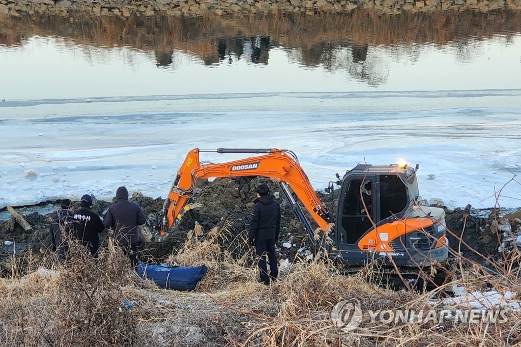 이기영 진술 바꿨다…"동거녀 시신, 강가에 묻어"