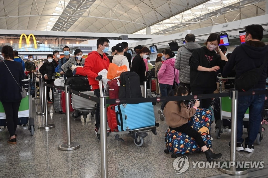 "홍콩서 화이자 맞자"…'백신 관광' 중국인 물밀듯