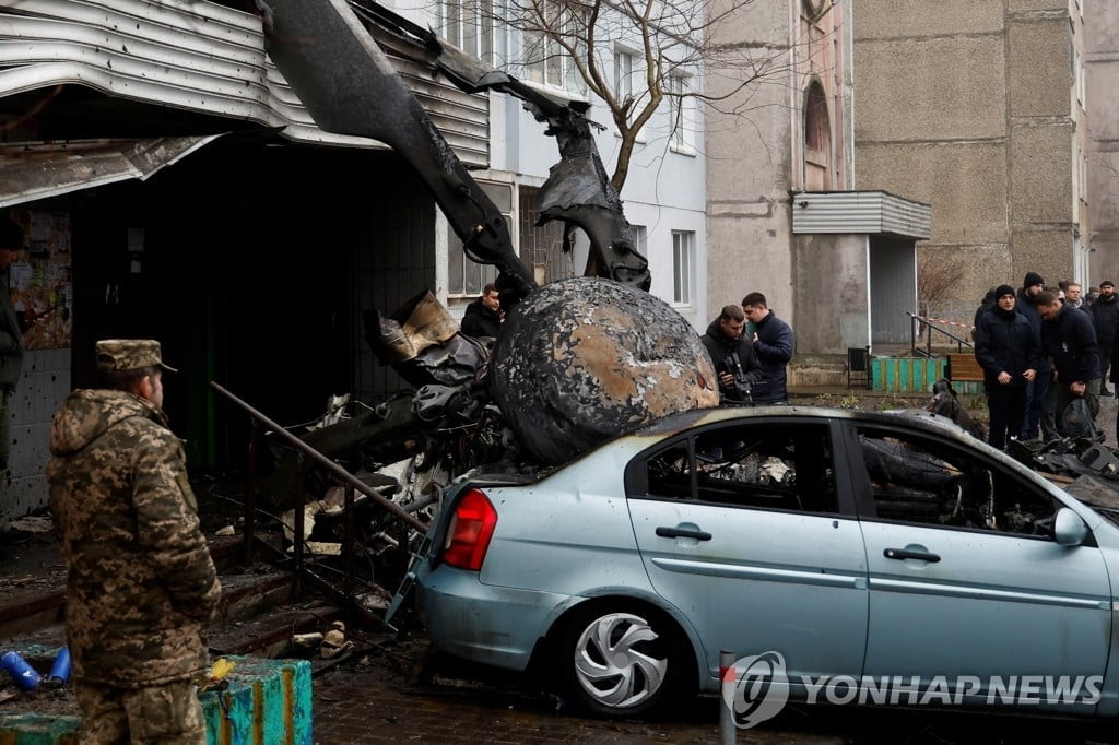 키이우서 헬기 추락…우크라 내무장관 등 18명 사망