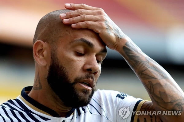 브라질 축구 레전드 아우베스 '교도소 수감'···"성폭행 혐의"
