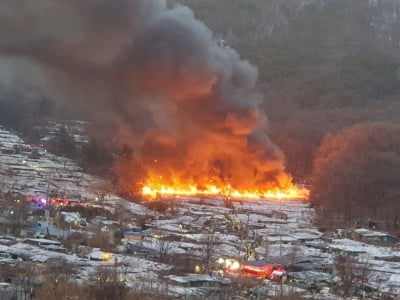 강남 구룡마을서 큰 불...주민 500명 대피