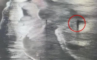 "남편 떠나보내고..." 바다로 뛰어든 모녀 경찰이 구조