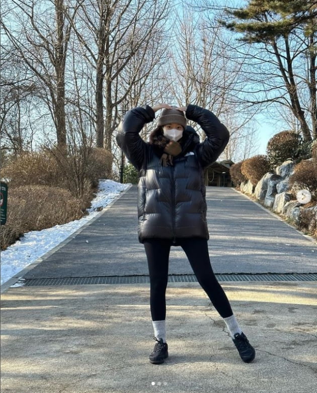 '김우빈♥'신민아, 기부천사 한파도 녹인 새해인사...반짝반짝