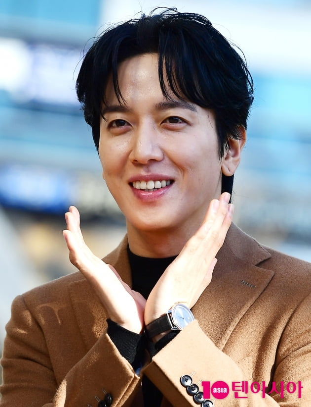 [TEN 포토] 정용화 '수줍은 꽃 한송이'