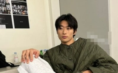 조규성, 훈남의 정석…편안한 복장에도 '시크美' 가득