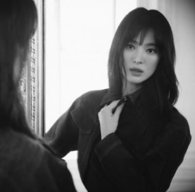 문동은인듯 아닌듯…송혜교, 그윽한 흑백 분위기