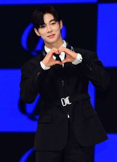 [TEN 포토] SF9 다원 '심쿵 하트'