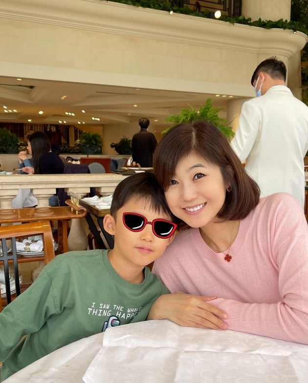 강수정, ♥남편·아들과 홍콩 5성급 호텔 중식당 방문 "오랜만에"