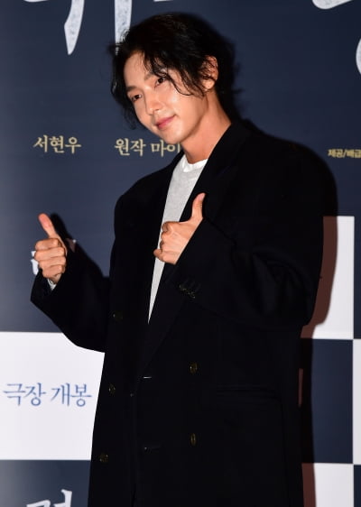 [TEN 포토] 이준기 '영화 '유령' 응원왔어요'