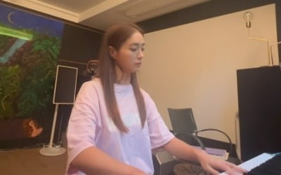 '이병헌♥' 이민정, 피아노 연주 열정은 모차르트급 "표정 웃기다고"