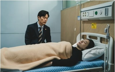 김현주, 쓰러져 병원 이송됐다…남편 ♥박희순과 균열 발생 ('트롤리')