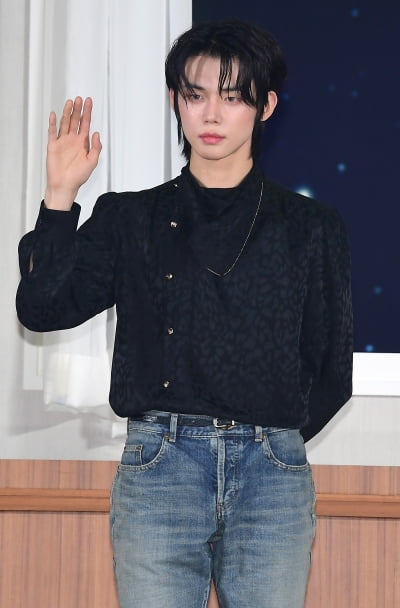 [TEN 포토] TXT 연준 '흑발의 정석'