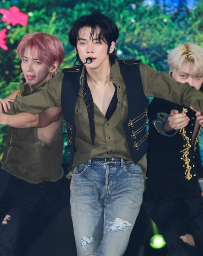 [TEN 포토] TXT 연준 '섹시한 눈빛'