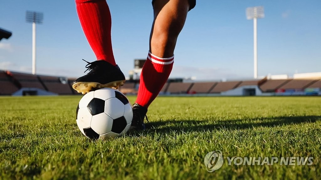 고교 축구선수들 때리고 원산폭격 시킨 감독…아동학대 유죄