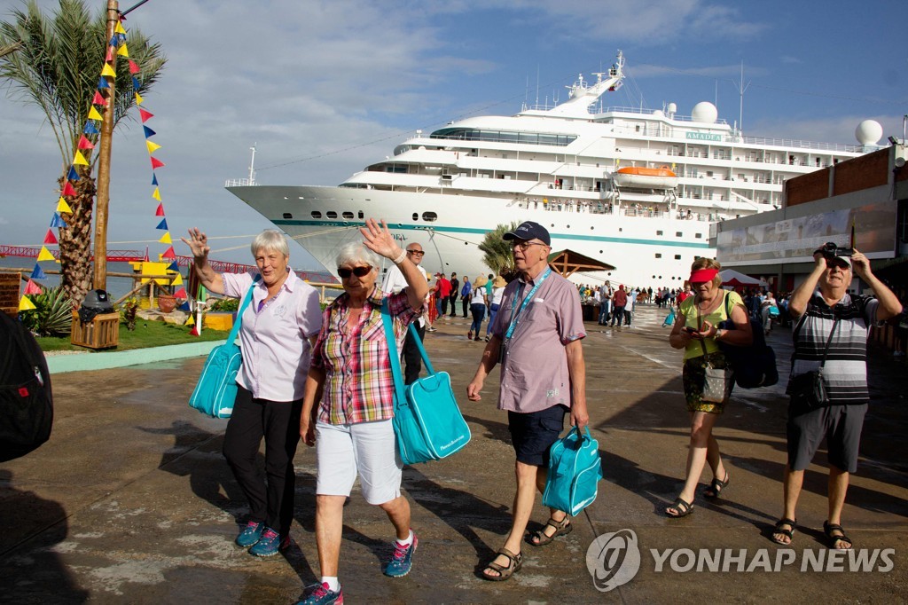 '제재 완화' 베네수엘라에 15년만에 첫 유럽 관광크루즈 입항