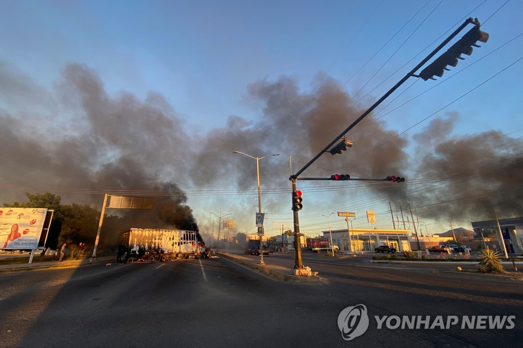 멕시코 마약왕 아들 전격 체포…카르텔 극렬저항에 '아비규환'(종합)