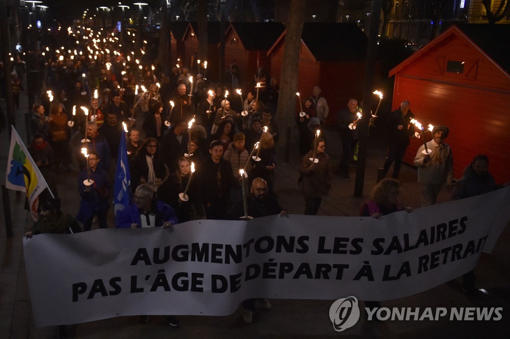 '연금개혁 반대' 12년만에 공동전선 佛노조…정부 "두렵지않다"