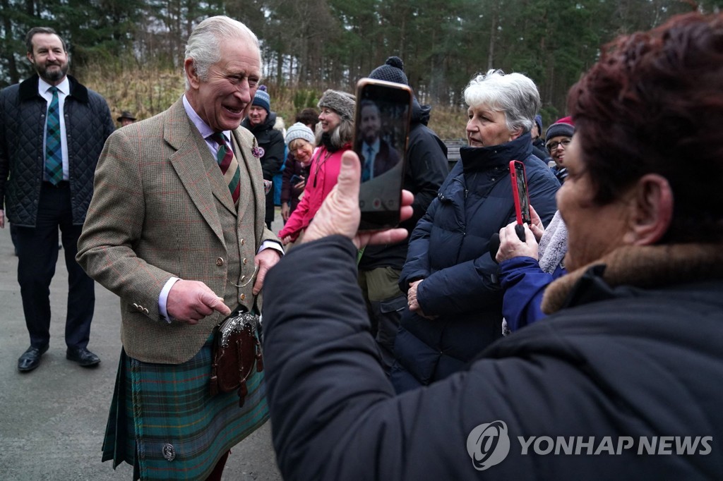 영 찰스3세 국왕 "왕실 해상풍력단지 거액 임대수입, 안 받겠다"