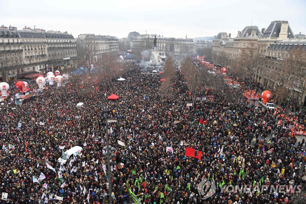 프랑스 연금개혁 반대시위에 구름인파…그들은 무엇에 분노했나