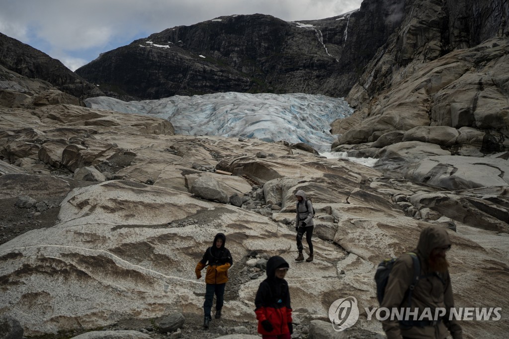 "2100년까지 현재 온난화 추세로는 육지빙하 3분의2 증발"