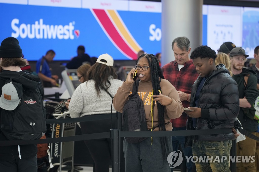 美 사우스웨스트, 성탄 연휴 무더기 결항으로 1조원 손실