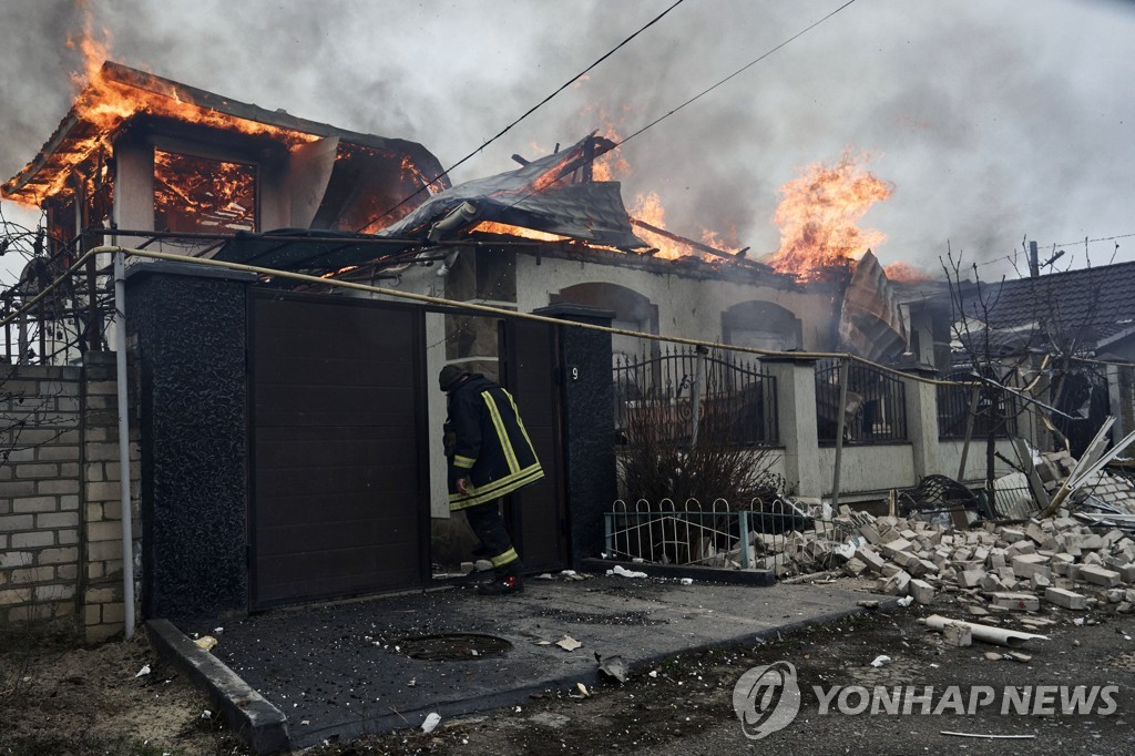 "휴전은 무슨…" 우크라 전선에서 포성 이어져(종합)