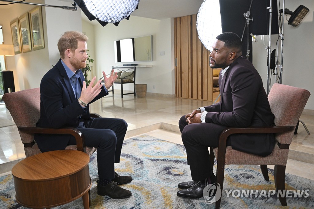 영국 해리 왕자 "어머니가 형과 갈등 알면 마음 아파할 것"