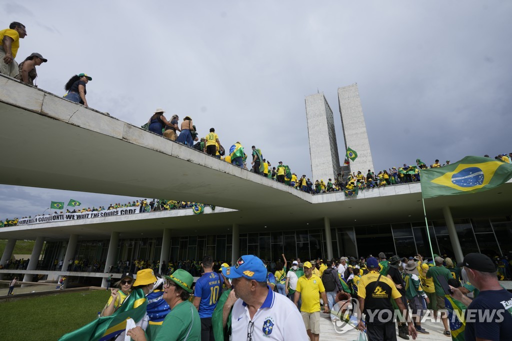 브라질 '대선불복 폭동' 배후 소셜미디어…"검열 피해 참가독려"