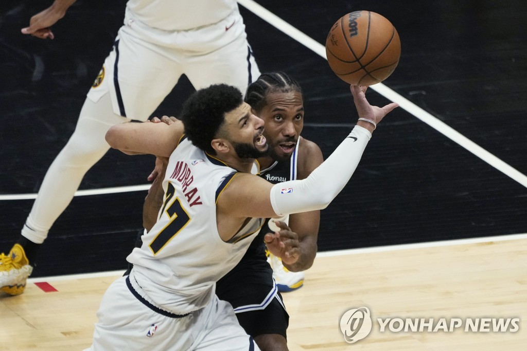 샌안토니오, NBA 역대 최다 관중 앞서 GSW에 31점차 완패