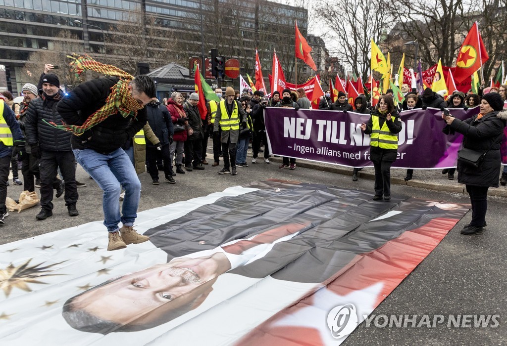 스웨덴서 쿠란 소각 시위…튀르키예 "반이슬람 용인 용납불가"(종합)