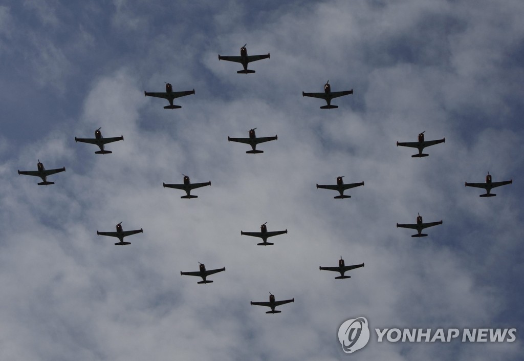 필리핀서 잇단 항공사고…2명 사망·6명 실종