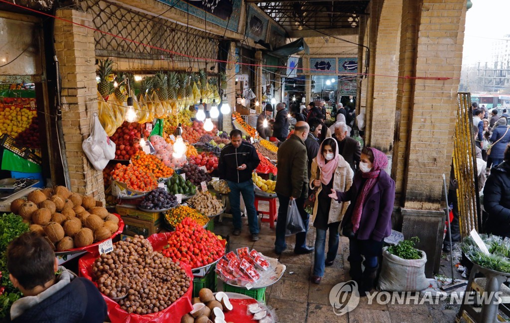 EU 추가 제재 앞두고 이란 화폐 가치 사상 최저치 폭락