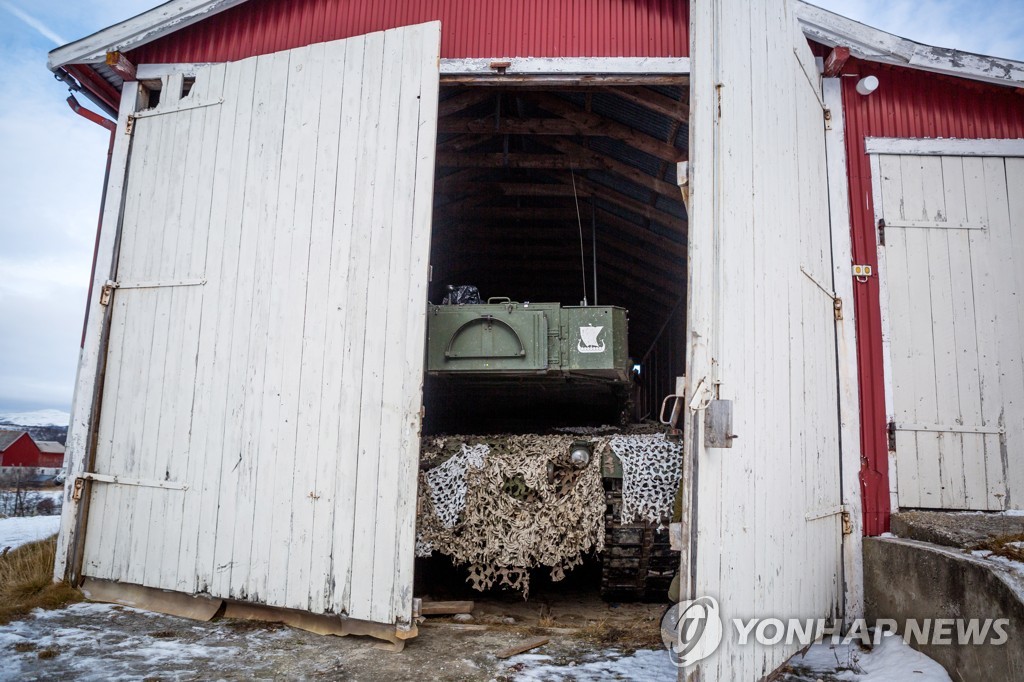 젤렌스키 "전차 지원에는 대안 없어"…서방 탱크 재차 압박