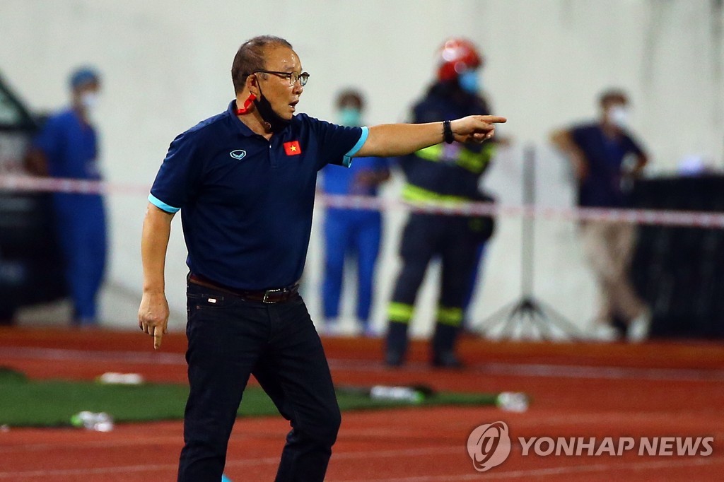 박항서, 한국-베트남 노선 '평생 항공권' 받아…"헌신에 감사"