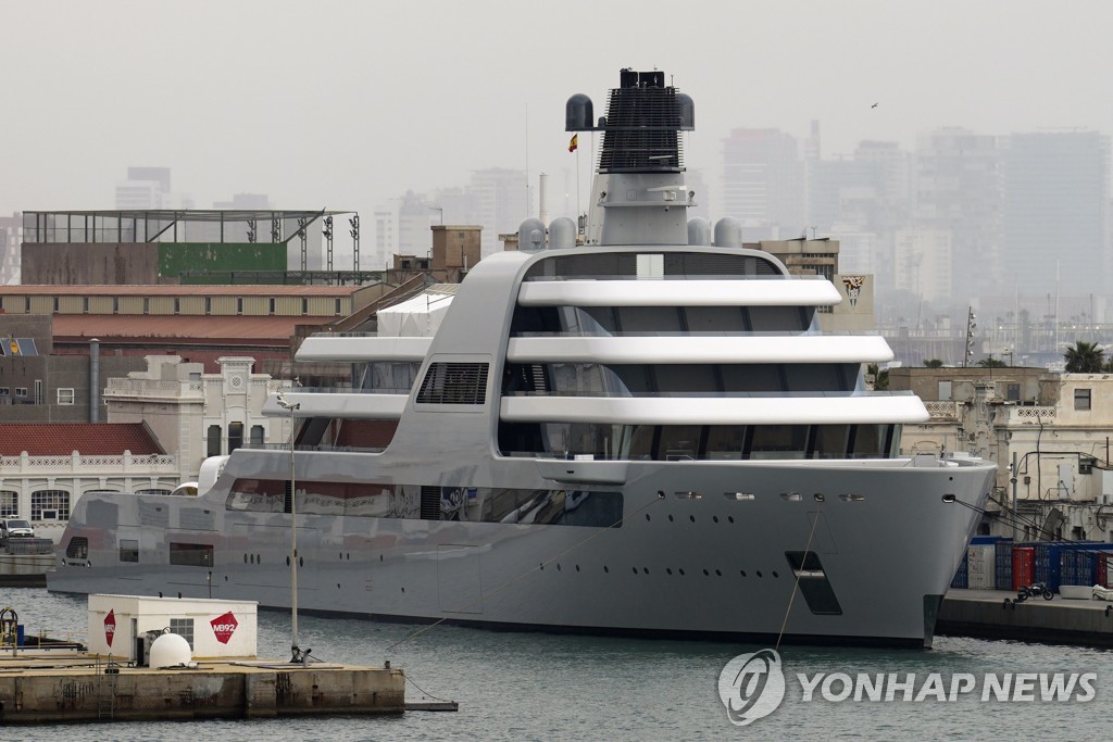 "아브라모비치, 서방제재 직전 자녀들에 수십억달러 재산 분배"