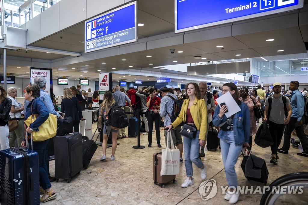 스위스 "중국 여행자 입국규제 계획 없어…EU 결정 주시"