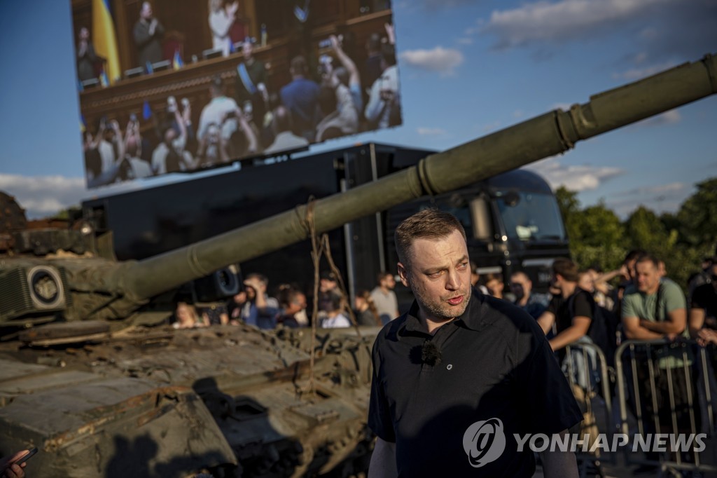 "우크라 내무장관 헬기 추락사에 전시 리더십 타격 예상"