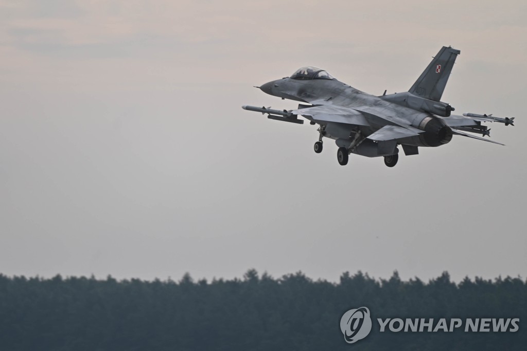 서방 탱크 100대 받는 우크라…'금기' F-16까지 희망 목록에