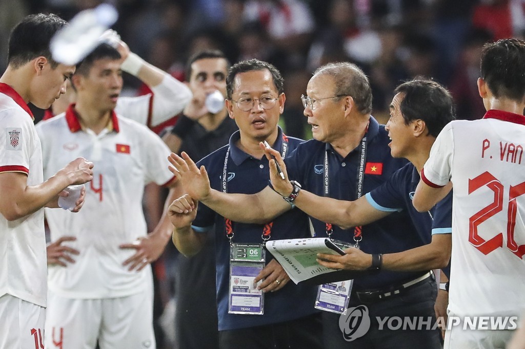 박항서 감독 "베트남은 다른 동남아 팀보다 한 단계 위"