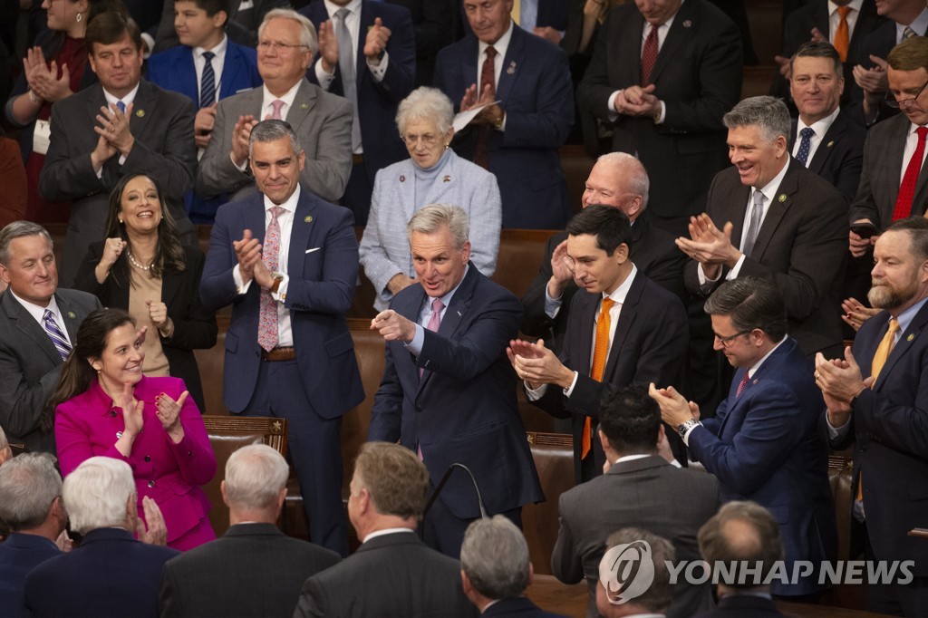 美하원의장에 공화당 매카시…164년만의 최다투표 '15번'만에 선출(종합)