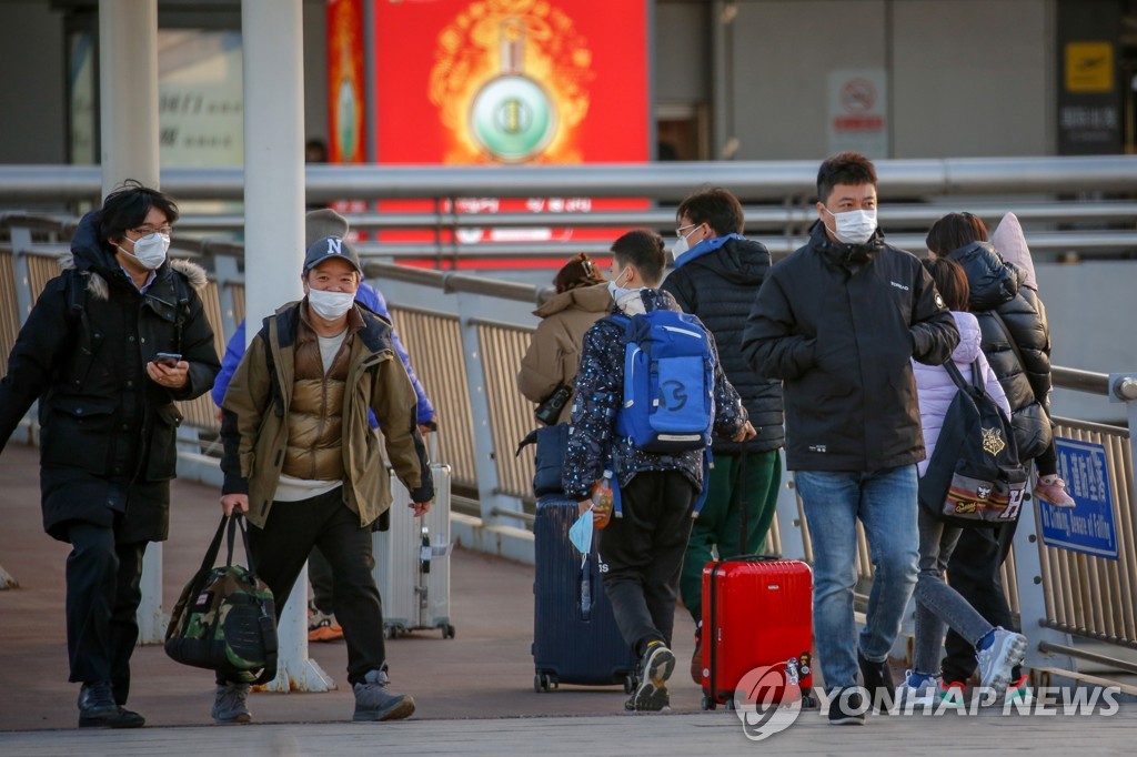 中상무부장 "외국기업 의견 청취하고 경영환경 보완할 것"(종합)