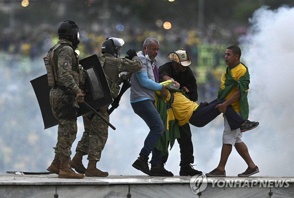 브라질판 의회폭동 사태에 세계 정상들 "민주주의 공격 규탄"