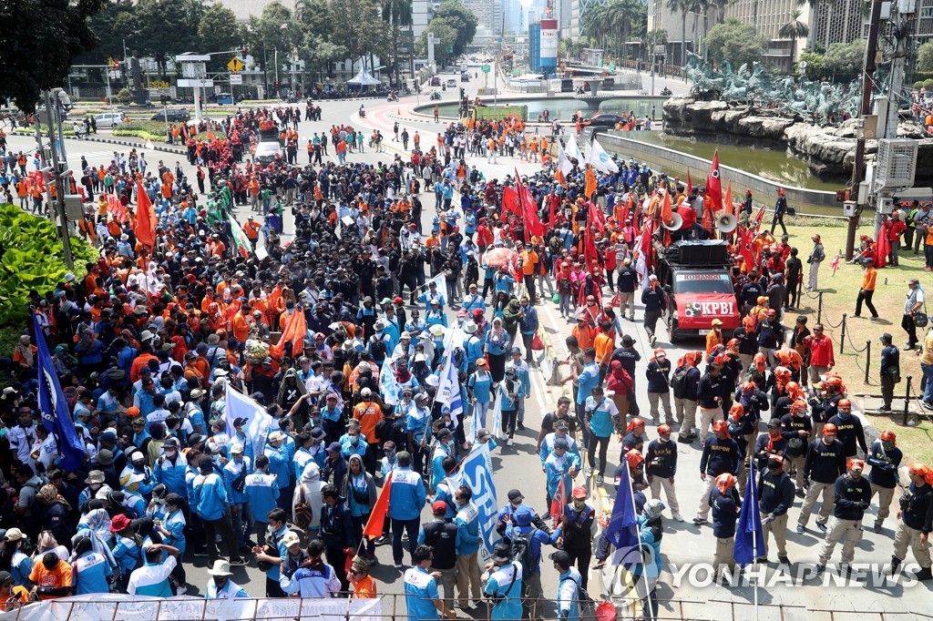 인니 대통령 일자리법 긴급명령에 노동자 대규모 시위