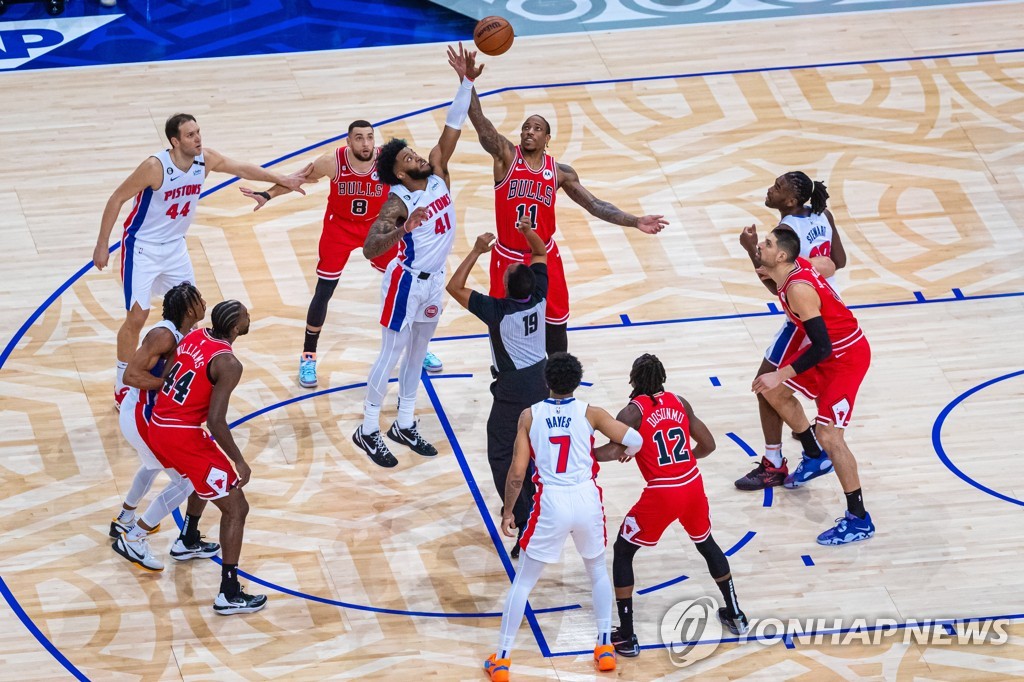 시카고, 3년 만의 NBA 파리 경기서 디트로이트 제압(종합)