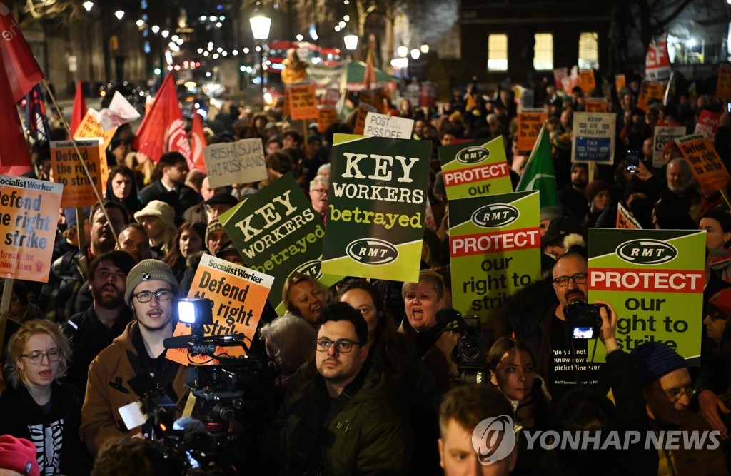 '공공파업 몸살' 영국서 소방관들도 20년 만의 파업 임박